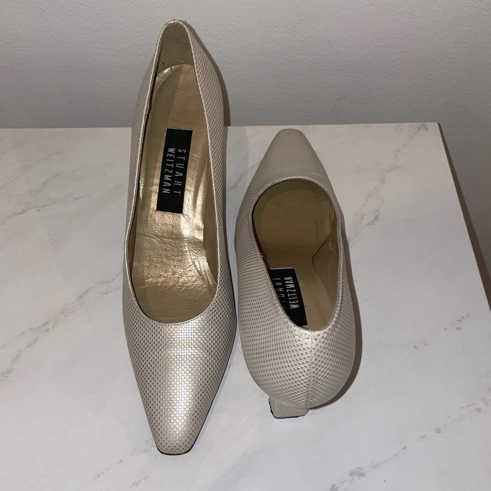 Designer Stuart Weitzman Pearly White Pointed Toe… - image 3